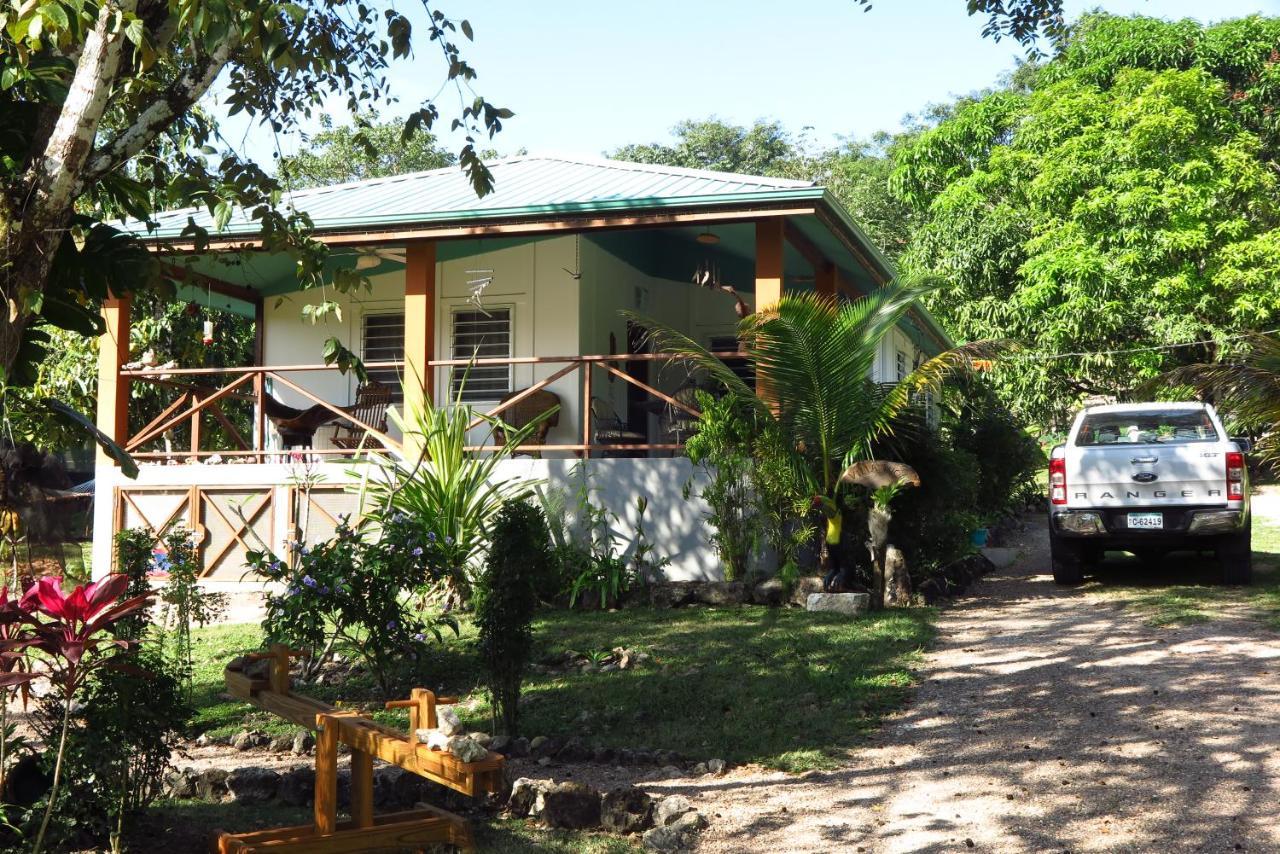 Maya Hill Lodge Black Man Eddy Exterior photo